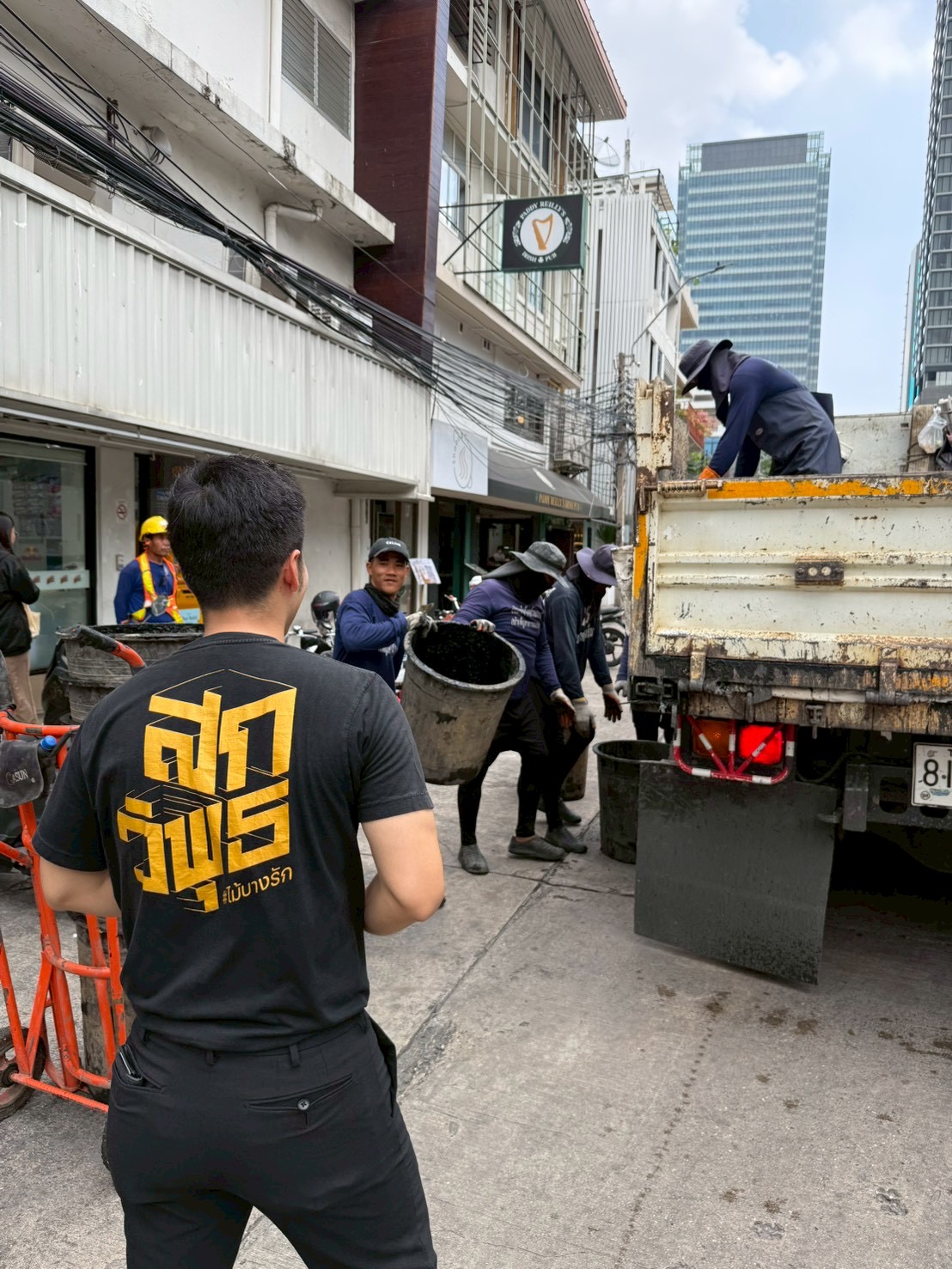 เก็บขยขยะชิ้นใหญ่