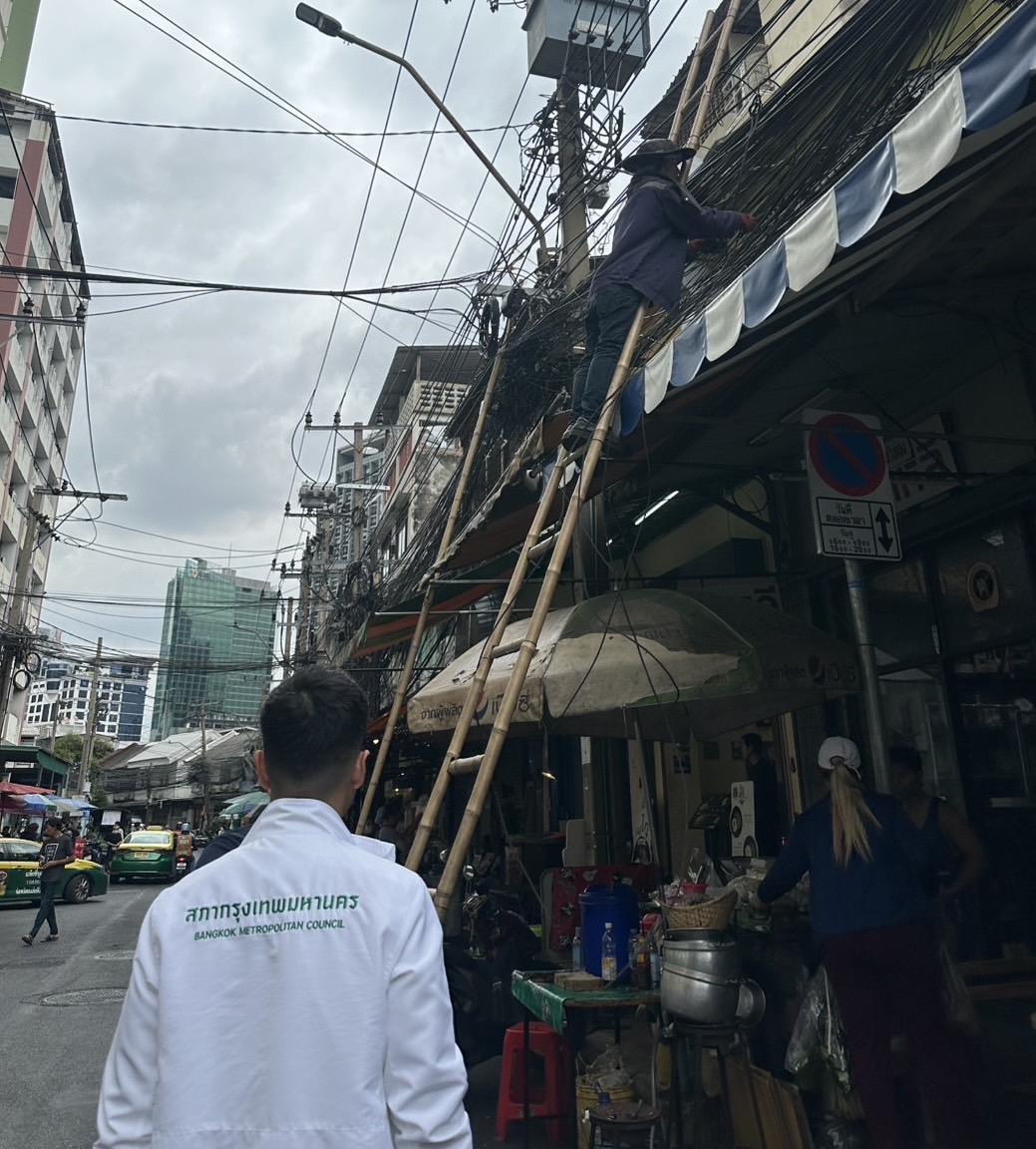 บางรัก เดินหน้าปลดแอกสายระโยง  [จัดระเบียบ - รื้อสายตาย - ลงใต้ดิน เพื่อเมืองที่ปลอดภัยและสวยงามยิ่งขึ้น]