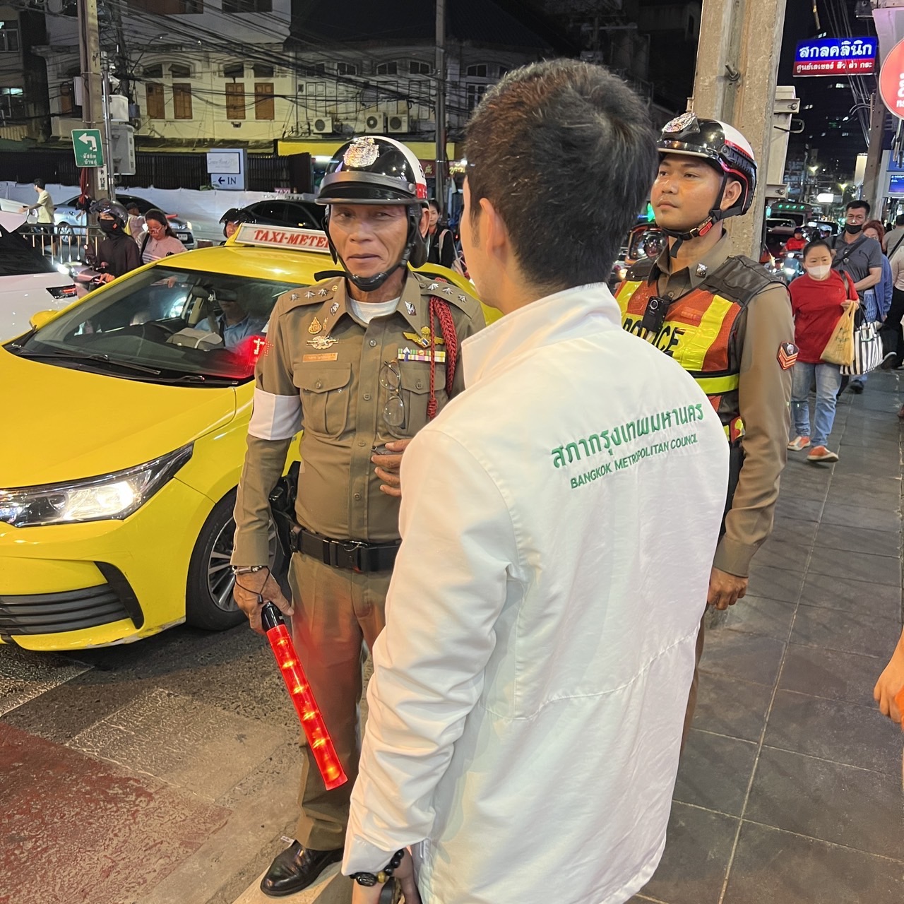 ลงพื้นที่ติดตาม “2 โครงการปรับปรุงทางเท้า” เจริญกรุง - มเหสักข์