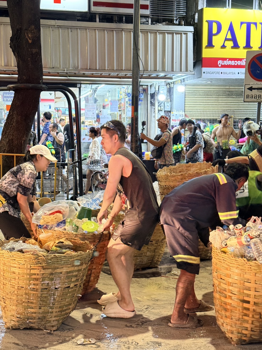 ปิดจ๊อบ สงกรานต์สีลม วันสุดท้าย