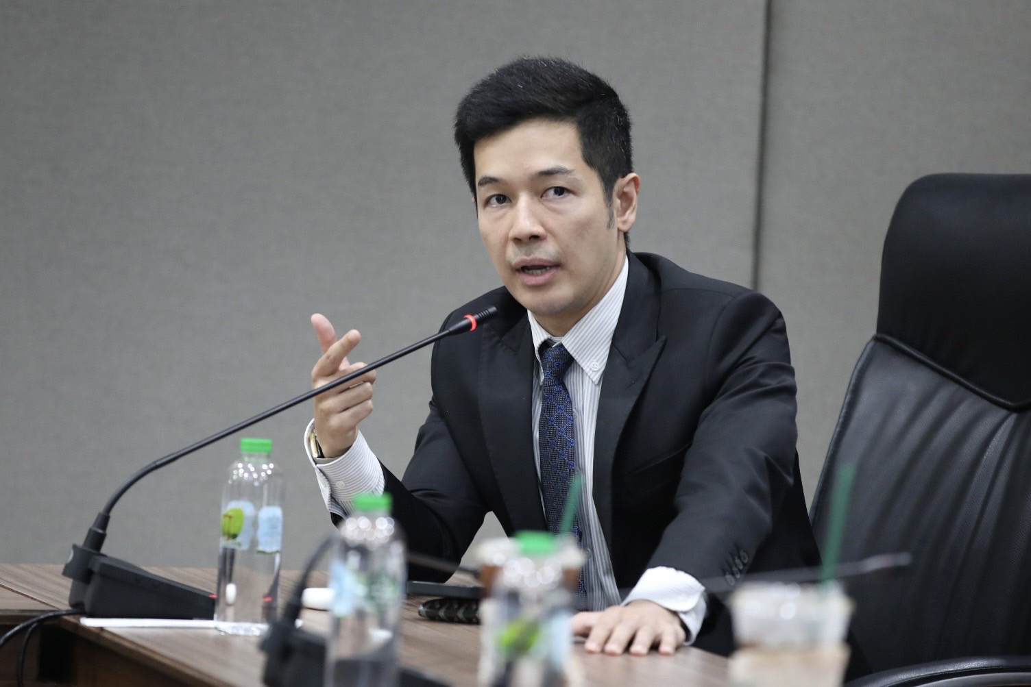 วันนี้ผมมีโอกาสต้อนรับคณะจาก กระทรวงศึกษาธิการ นำโดย “รมช.อัครนันท์” ที่มาศึกษาแนวทางการทำงานของ Traffy Fondue ของกรุงเทพมหานคร ณ ศาลาว่าการกรุงเทพมหานคร 2 (ดินแดง)