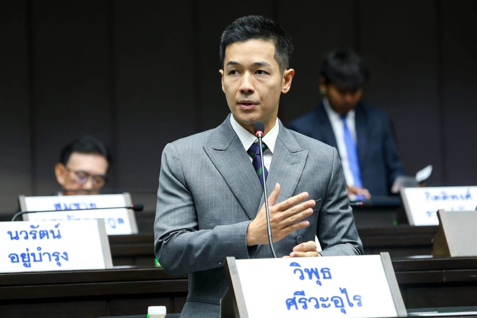 อภิปรายสนับสนุน ญัตติ เรื่องการปรับปรุงสวนสาธารณะและซ่อมแซมอุปกรณ์กีฬา รวมถึงเครื่องออกกำลังกายที่ชำรุด