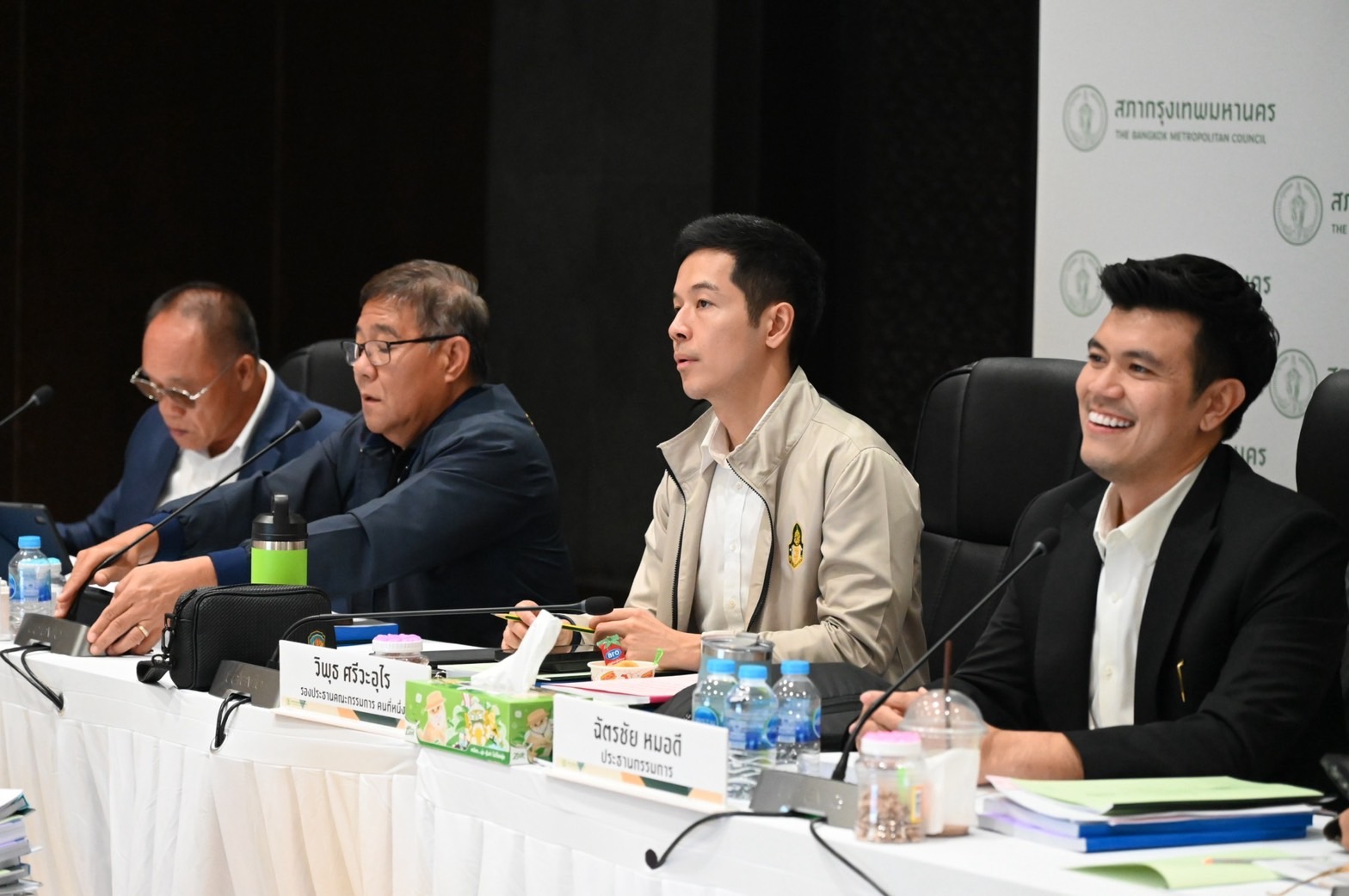 ลุยพิจารณางบประมาณ กทม. กันต่อครับ วันนี้อีกหนึ่งเรื่องสำคัญคือระบบสาธารณสุขของกรุงเทพฯ