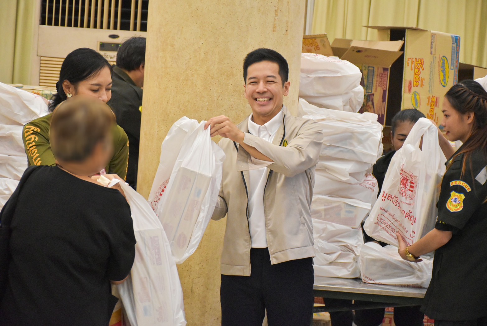 เมื่อวานนี้ได้มาร่วมงานเทกระจาดประจำปี 2569 ของมูลนิธิร่วมกตัญญู ที่วัดหัวลำโพงครับ 🙏