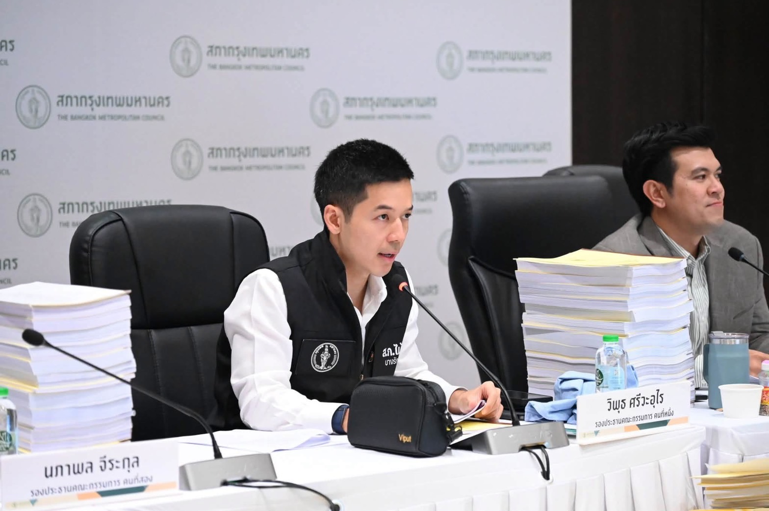 2 วันที่ผ่านมา ผมอยู่กับกองเอกสารงบประมาณรายการแปรญัตติ กทม. ปี 2570 แทบทั้งวันครับ